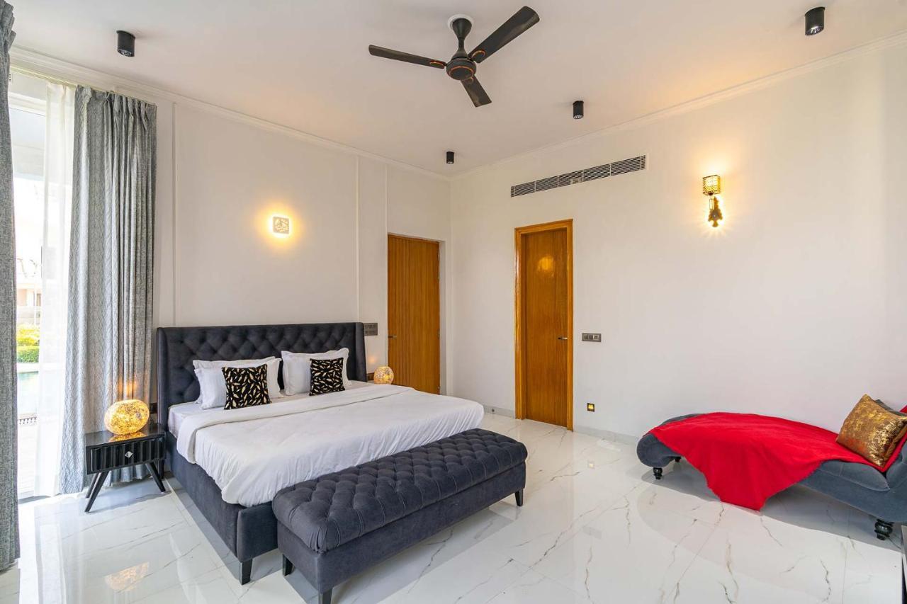 Stayvista At Le Blanc Escape W Outdoor Pool Sohna Bagian luar foto