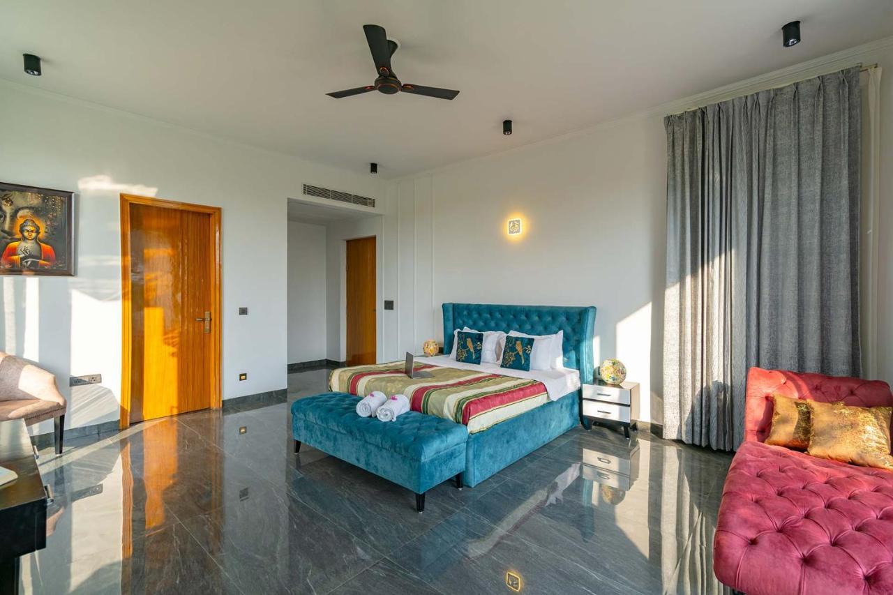 Stayvista At Le Blanc Escape W Outdoor Pool Sohna Bagian luar foto