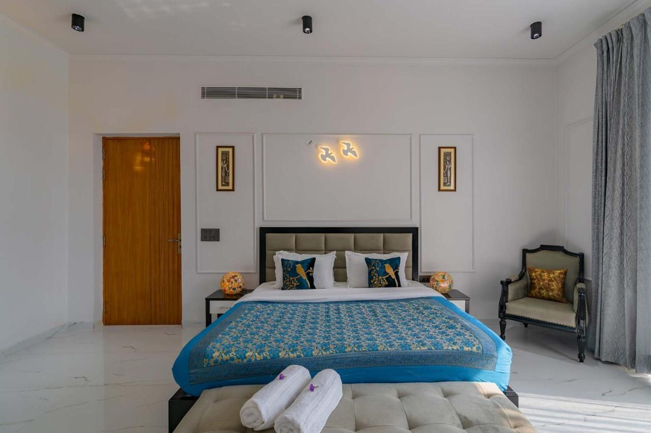Stayvista At Le Blanc Escape W Outdoor Pool Sohna Bagian luar foto