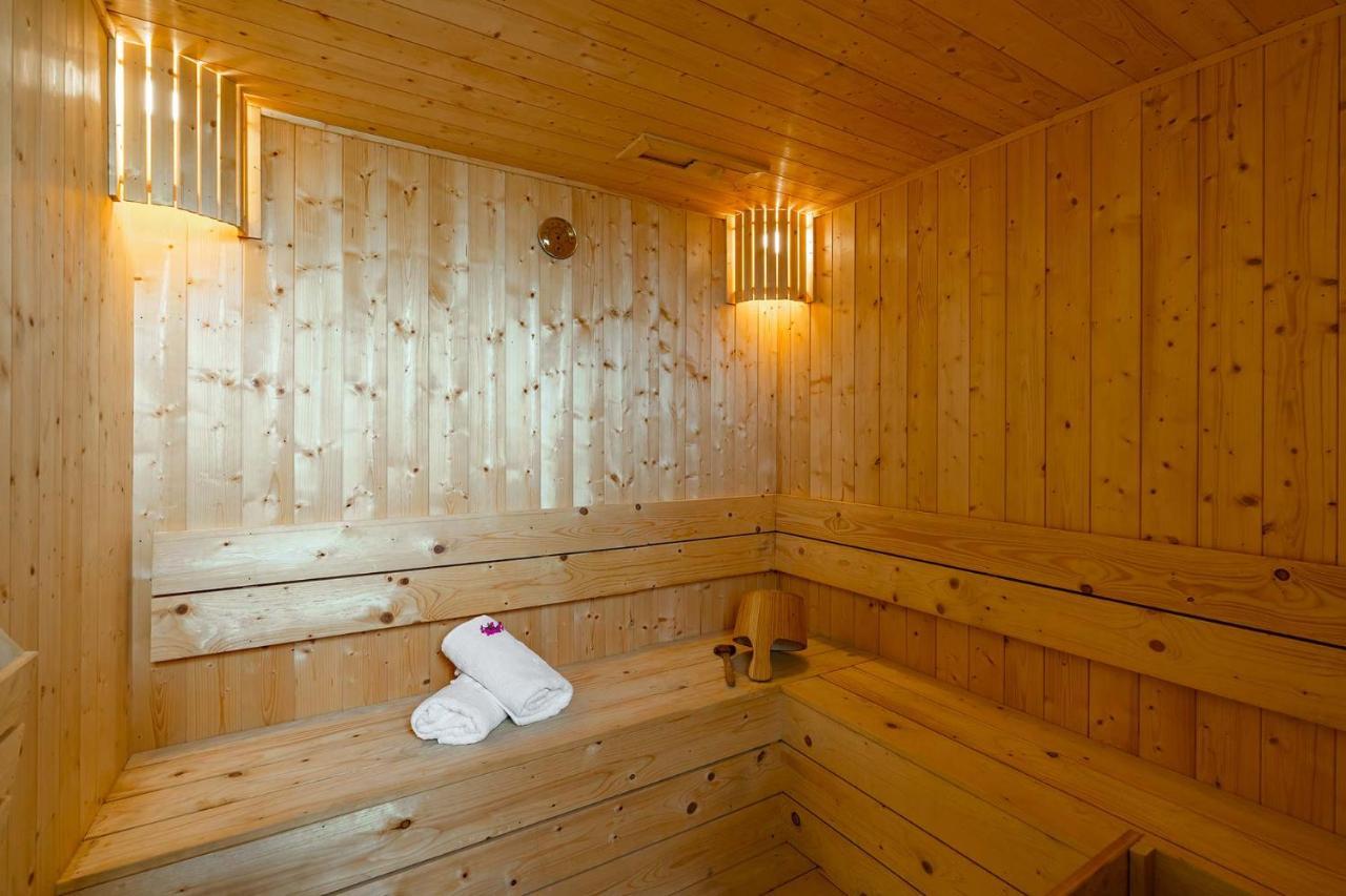 Stayvista At Le Blanc Escape W Outdoor Pool Sohna Bagian luar foto