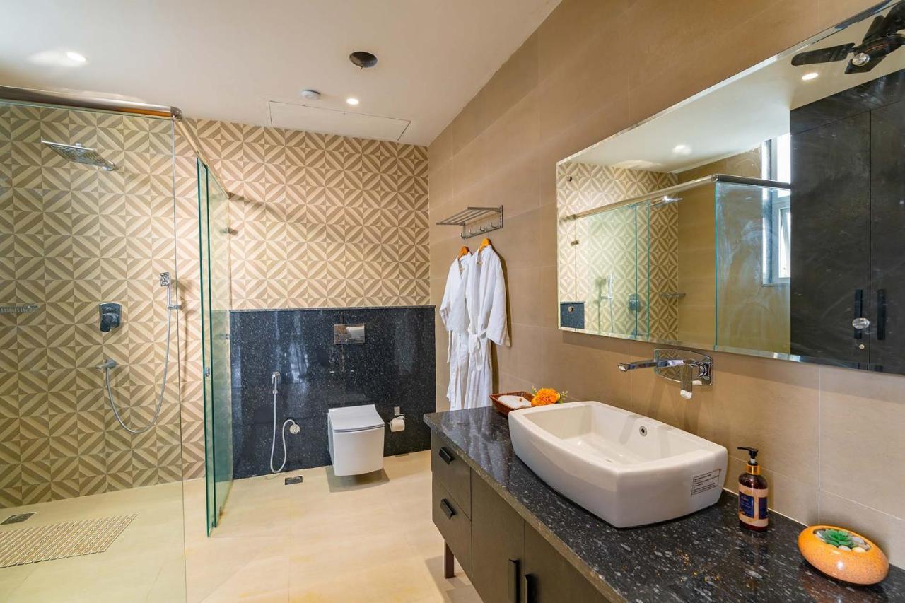 Stayvista At Le Blanc Escape W Outdoor Pool Sohna Bagian luar foto